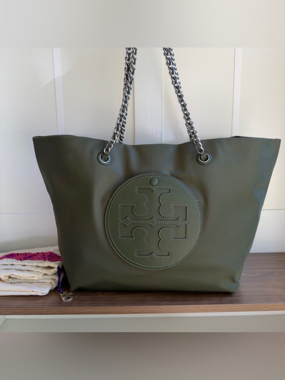 Tory Burch Ella Chain
Tote Olive